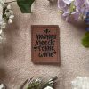 Kunstlederlabel "Mama needs some Wine"