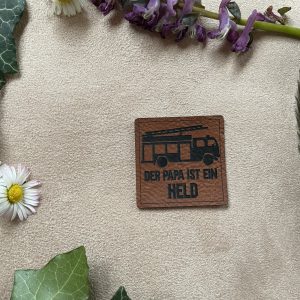 Kunstlederlabel "der Papa ist ein Held"