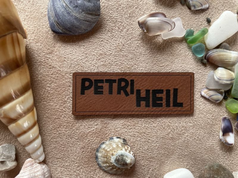 Kunstlederlabel "Petri Heil" 1 Lederlabel Petri heil