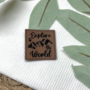 Lederlabel Berge explore the world