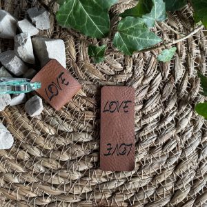 Saumlabel "LOVE"