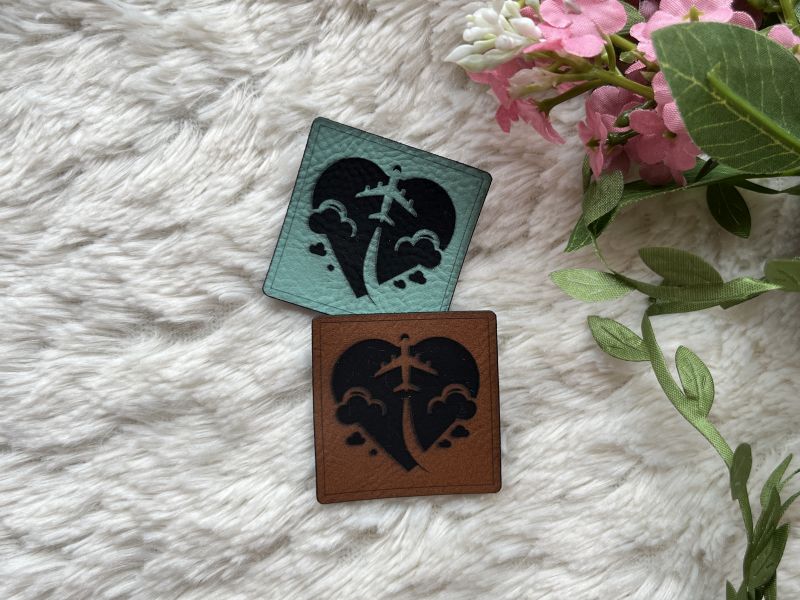 Flugzeug mit Herzen - Lederpatch 45x45 1 Lederlabel Flugzeug Flieger