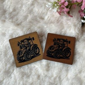 Lederlabel Bub auf Traktor