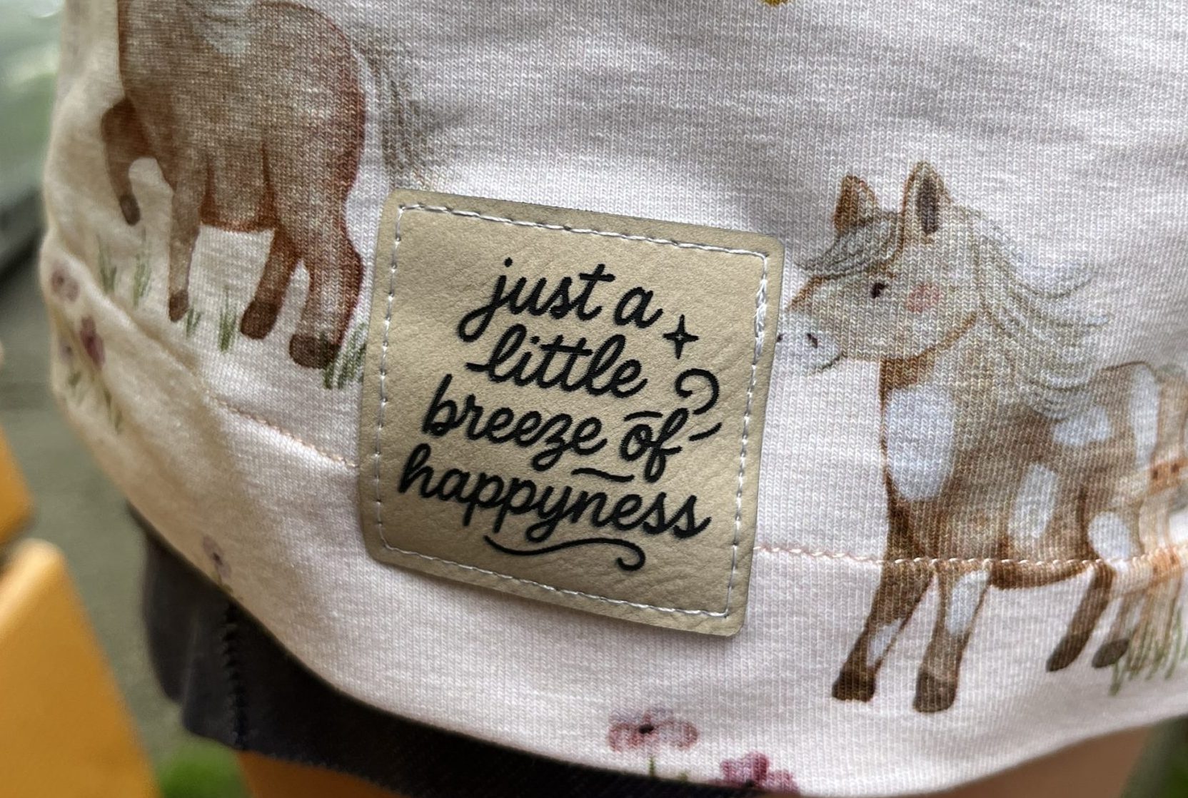 Label "just a little breeze of happyness"