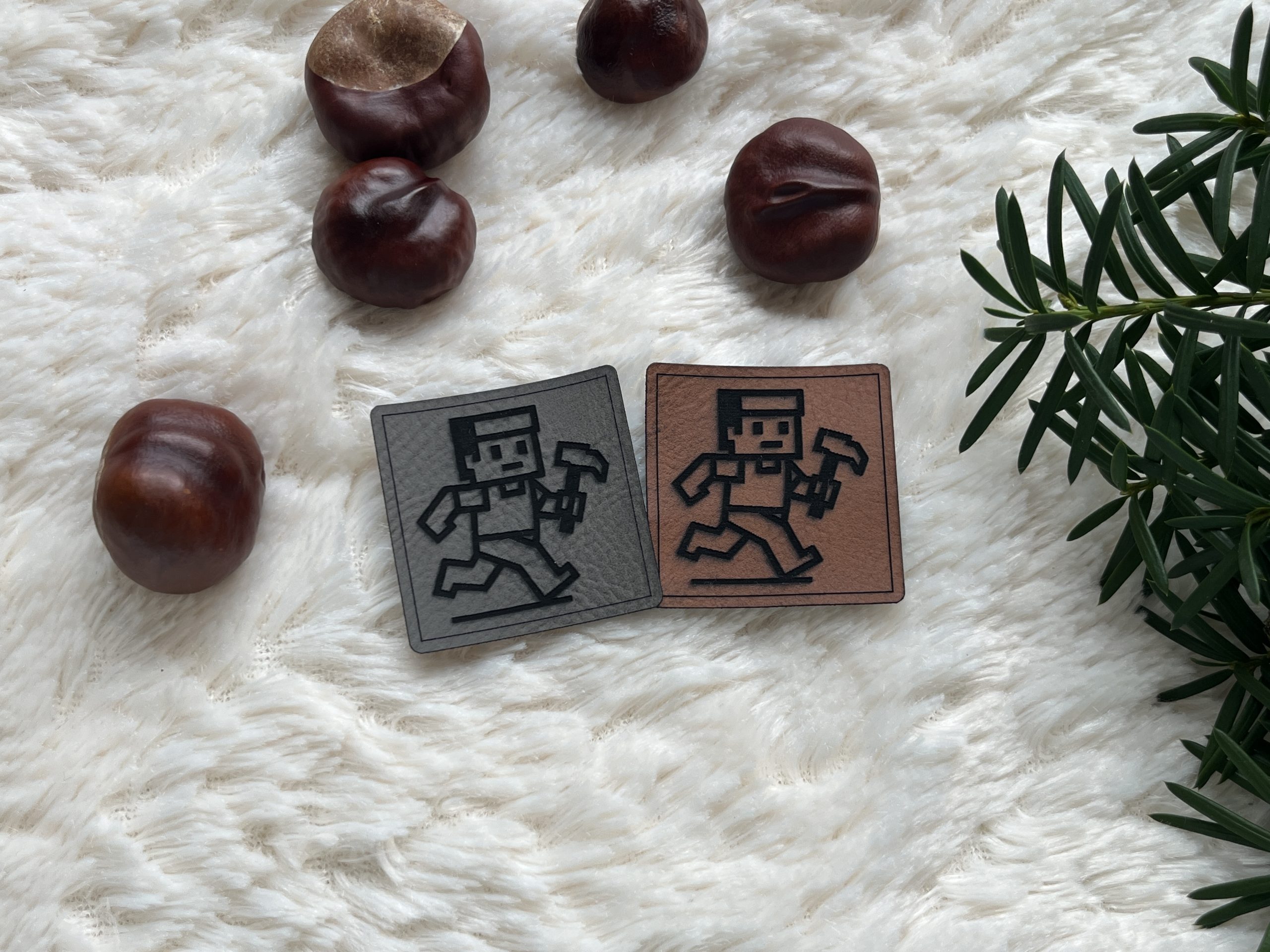 Lederlabel „Pixelmännchen mit Hammer“ 1 Lederlabel Pixelmännchen Minecraft Label Aufnäher Patch