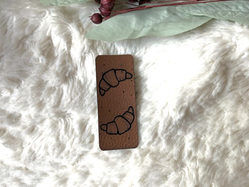 Saumlabel Croissant 1 Lederlabel Croissant