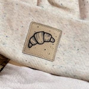 www.bumbis.de beanie lederlabel croissant