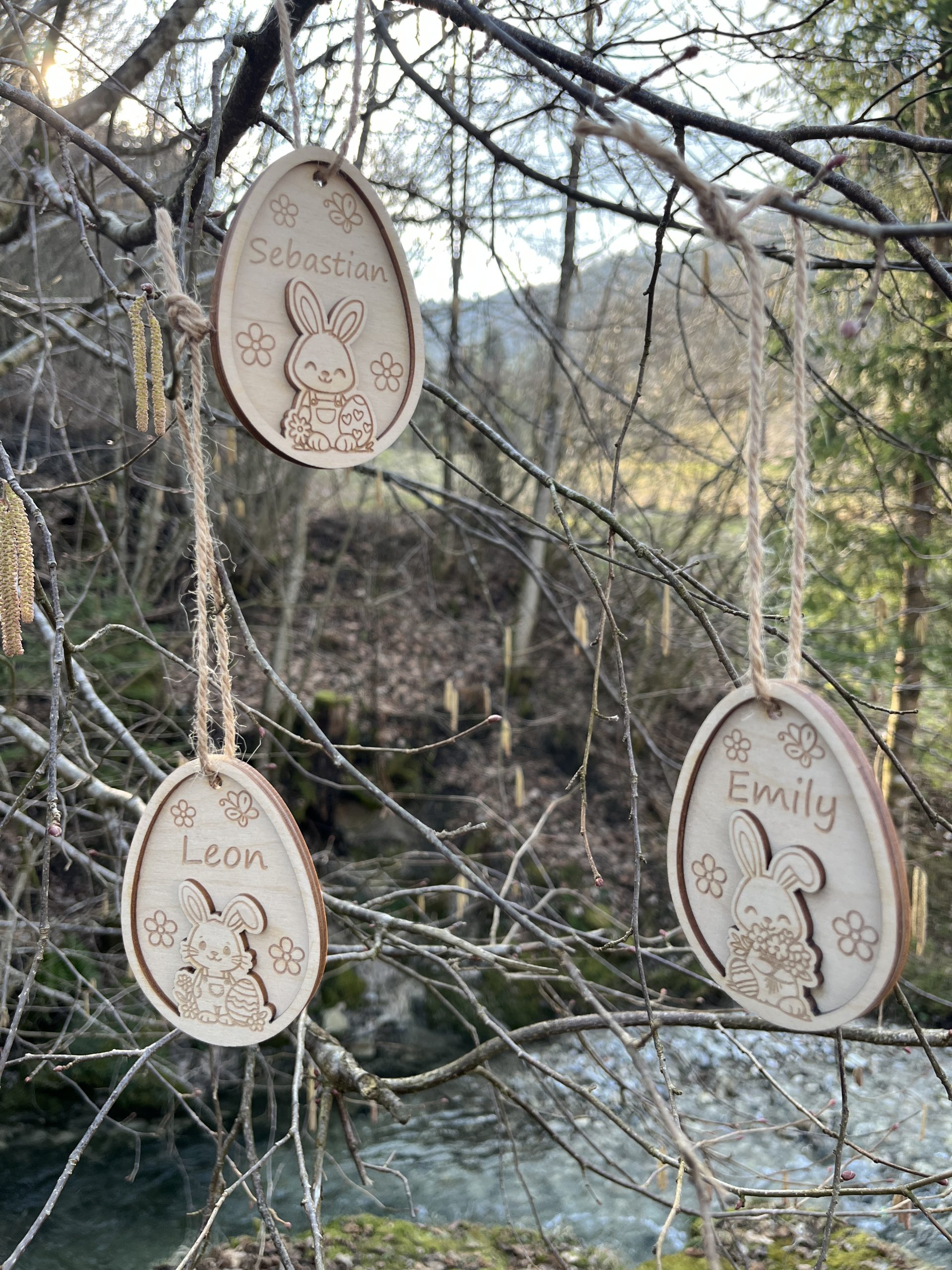 Personalisierter Oster Geschenkanhänger aus Holz – mit Name graviert | Osterhase Anhänger | Ostergeschenk für Kinder 8 Personalisierter Oster Geschenkanhänger aus Holz – mit Name graviert | Osterhase Anhänger | Ostergeschenk für Kinder – Bild 8