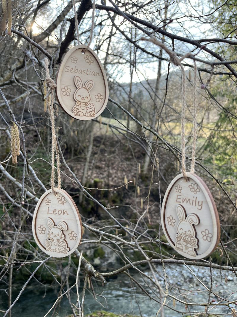 Personalisierter Oster Geschenkanhänger aus Holz – mit Name graviert | Osterhase Anhänger | Ostergeschenk für Kinder 5 Personalisierter Oster Geschenkanhänger aus Holz – mit Name graviert | Osterhase Anhänger | Ostergeschenk für Kinder – Bild 5